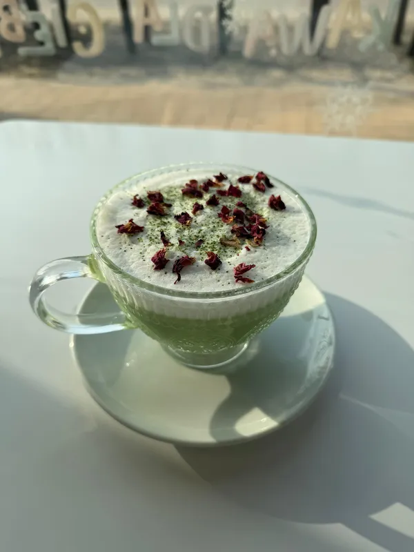 Matcha Mleczna Różana — Barista i Bambino Gdańsk