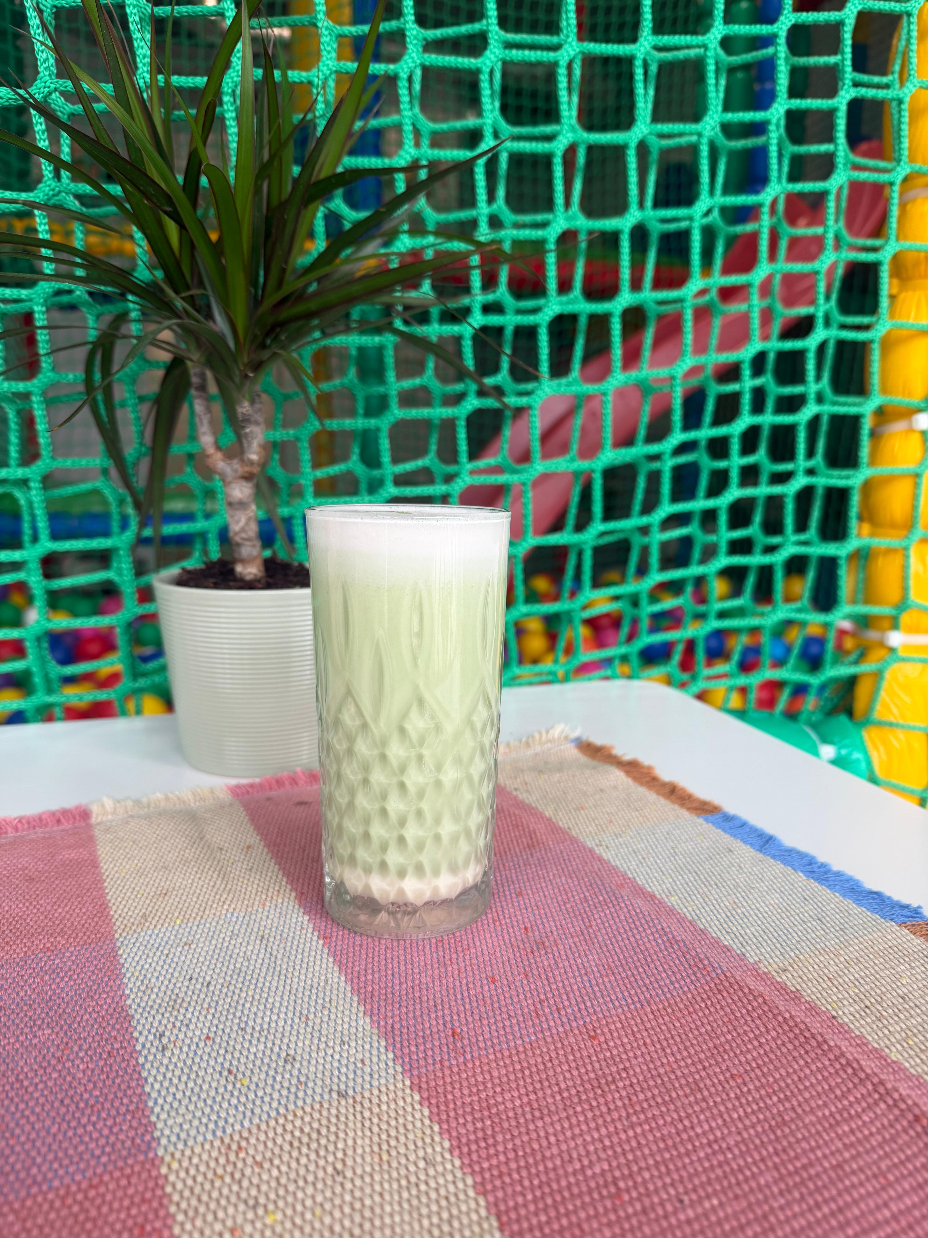 Banana Peanut Butter Matcha — Barista i Bambino Gdańsk